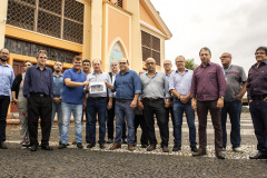 Os Portos do Paraná farão convênio com o Município de Paranaguá para recuperar as vias do entorno do Santuário Estadual de Nossa Senhora do Rocio. A obra visa melhorar o acesso da comunidade local, dos visitantes e peregrinos. O anúncio foi feito nesta terça-feira (27), no salão paroquial do Santuário.   -  Paranaguá, 27/03/2019  -  Foto: Claudio Neves/APPA