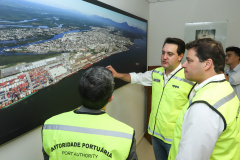 O governador Carlos Massa Ratinho Junior anunciou nesta quarta-feira (3) a contratação do projeto executivo de engenharia para restauração e ampliação de capacidade da Av. Ayrton Senna da Silva, um dos principais acessos ao Porto, no Litoral. A revitalização da via é fundamental para aumentar a capacidade de escoamento das exportações do Estado.  -  Paranaguá, 03/04/2019  -  Foto: Rodrigo Félix Leal/ANPr