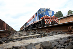 A Ferroeste (Estrada de Ferro Paraná Oeste S.A.) faturou R$ 9 milhões nos três primeiros meses de 2019, melhor resultado de um primeiro trimestre de sua história. Nesse período passaram pelos 250 quilômetros do trecho entre Cascavel e Guarapuava 308.137 toneladas de produtos, sendo 205.086 de granéis – pela primeira vez esse trimestre, que contempla a colheita da safra de soja, alcança a marca de pelo menos 200 mil toneladas.  -  Guarapuava, 04/04/2019  -  Foto: Jaelson Lucas/ANPr