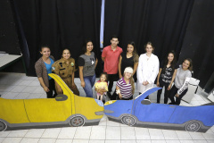 Alunos do Colégio Estadual Barão de Antonina, em Rio Negro, apresentam a peça de teatro "Conscientização do Uso da Cadeirinha" em automóveis. Rio Negro, 13-03-19.Foto: Arnaldo Alves / ANPr.