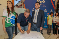 O diretor-presidente da Esporte Paraná, Helio Wirbiski, e o presidente do Comitê Paralímpico Brasileiro, Mizael Conrado, assinaram neste sábado, 13, um protocolo de intenções visando cooperação para o desenvolvimento dos esportes para pessoas com deficiência no Paraná  -  Curitiba, 13/04/2019  -  Foto:  Ale Cabral/Divulgação SEET