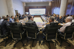 O governador Carlos Massa Ratinho Junior reuniu-se nesta terça-feira (16), no Palácio Iguaçu, em Curitiba, com a equipe de governo. Além de secretários e diretores de companhias estatais, participaram o presidente da Empresa Brasileira de Serviços Hospitalares (Ebserh), general Oswaldo de Jesus Ferreira, o líder do governo na Assembleia, Hussein Bakri, e os deputados estaduais Michele Caputo Neto e Tercílio Turini.  -  Curitiba, 16-04-19.Foto: Arnaldo Alves / ANPr.