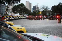  Operação Tiradentes encerra 24 horas de ação com mais de 12 mil abordagens e 100 prisões no Paraná. Foto:PMPR