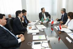 O governador Carlos Massa Ratinho Junior se reuniu na segunda-feira (29), em Brasília, com os embaixadores Nimia Ermelinda da Silva Boschert, do Paraguai, e Fernando Schmidt Ariztía, do Chile, para tratar do projeto do corredor bioceânico entre o Porto de Paranaguá e o Porto de Antofagasta. - BRasília, 29/04/2019 - Foto: Rodrigo Félix Leal/ANPr