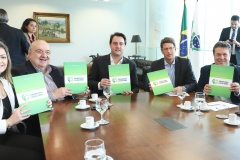 Governador Carlos Massa Ratinho Junior recebe o ministro do Meio Ambiente, Ricardo Salles  -  Curitiba, 30/04/2019  -  Foto: Rodrigo Félix Leal/ANPr