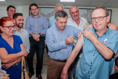 O secretário da Saúde do Paraná, Beto Preto, fez neste sábado pela manhã, na sede da 16ª Regional de Saúde, em Apucarana, a abertura estadual do “Dia D” da vacinação contra a gripe. Foto: Josias Pinto