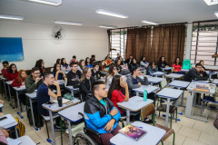 Estudantes, profissionais e familiares de alunos da rede estadual de educação vão ter a oportunidade de apontar qual seu nível de satisfação em relação ao ambiente escolar e o que precisa ser melhorado nas instituições de ensino do Estado. É que a Secretaria do Estado da Educação (SEED) lança, nesta segunda-feira (6), a Pesquisa Nossa Escola, com o objetivo de levantar informações sobre as mais de 2 mil escolas estaduais do Paraná. -  Foto: Geraldo Bubniak/ANPr