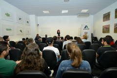 Alunos e professores do curso de pós-graduação em Geografia da Universidade Federal do Paraná (UFPR) visitaram a sede da Cohapar nesta terça-feira (7). Eles conhecerem detalhes dos programas de regularização fundiária coordenados pela companhia, com ênfase no programa Morar Legal Paraná.Foto:Bianca Breus / Cohapar