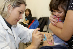 Balanço sobre a cobertura vacinal contra a gripe mostra que o Estado imunizou até o momento 55,69% do público-alvo estabelecido pela Organização Mundial da Saúde. Foto: Jaelson Lucas/ANPr