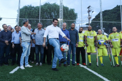 Moradores do Jardim Novo Oásis, em Maringá (Noroeste), ganharam nesta quinta-feira (16) um novo espaço de lazer. O governador Carlos Massa Ratinho Junior e o prefeito Ulisses Maia inauguraram a primeira de 30 unidade no município do programa Meu Campinho. Com 1,5 mil metros quadrados e investimento total de cerca de R$ 400 mil, o local conta com diversos aparelhos de lazer para pessoas de todas as idades.Foto: Rodrigo Felix Leal/ANPr