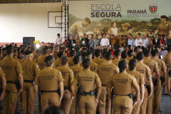 O governador Carlos Massa Ratinho Junior lançou nesta sexta-feira (17) o programa Escola Segura em Londrina, no Norte do Paraná. O colégio estadual Olympia Morais Tormenta, onde aconteceu a solenidade, e outras 17 escolas estaduais do município contam agora com policiais militares que atuarão diariamente para reforçar a segurança no período de aulas. Foto: José Fernando Ogura/ANPr