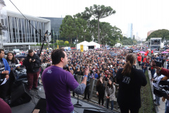 O governador Carlos Massa Ratinho Junior participou neste sábado (18), em Curitiba, da 25ª Marcha para Jesus, evento que reuniu cerca de 200 mil pessoas, de acordo com a organização. Foto: Rodrigo Felix Leal/ANPr