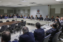 A Coordenação da Região Metropolitana de Curitiba (Comec) realizou nesta segunda-feira (20) um encontro com prefeitos, vice-prefeitos e secretários de 25 municípios da RMC para apresentar as principais ações realizadas desde o início deste ano e o planejamento para os próximos meses. O secretário do Desenvolvimento Urbano e de Obras Públicas do Paraná, João Carlos Ortega, abriu o encontro.Foto: Maurilio Cheli/Comec