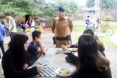 Presença policial transforma ambiente escolar e entorno em Foz do Iguaçu. Foto: Jaelson Lucas/AENPr