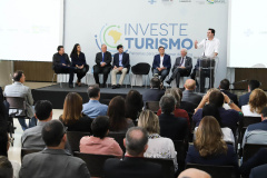 Governador Carlos Massa Ratinho Junior participa do seminário  do programa Investe Turismo, em Foz do Iguaçu. Foto: Rodrigo Felix Leal/ANPr