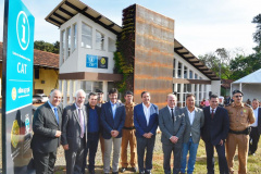 O vice governador do Paraná Darci Piana participou na tarde dessa quarta feira (12), em Foz do Iguaçu, da entrega do Centro de Atendimento ao Turista CAT 1, com área de 165,16 m2, localizado na Avenida das Cataratas Vila Yolanda. O ministro do Turismo Marcelo Álvaro Antonio esteve presente na solenidade. O vice governador Darci Piana falou sobre a entrega da muito comemorada pelo segmento do Turismo na região. Foto: Denis Ferreira Netto/SEDEST