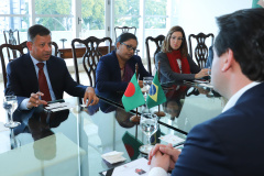 Governador Carlos Massa Ratinho Jr recebe o  embaixador de Bangladesh Zulfiqar Rahman. -  Curitiba,17/06/2019 Foto: Rodrigo Félix Leal/ANPr