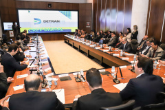 Os proprietários de veículos no Paraná podem contar com mais uma facilidade digital. Nesta terça-feira (18), durante a reunião do governador Carlos Massa Ratinho Junior com o secretariado, realizada no Palácio Iguaçu, foi lançado o Certificado de Registro e Licenciamento de Veículo Digital (CRLV).  -  Curitiba, 18/06/2019  -   Foto: Rodrigo Félix Leal/ANPr