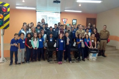 Estudantes que participam da Escola Prática Educativa de Trânsito (EPET) na cidade de Ponta Grossa arrecadaram mais de 280 quilos de lacres de latas de alumínio para trocar por cadeiras de rodas. Duas cadeiras foram entregues no início de junho ao município, e uma terceira cadeira de rodas foi cedida ao Hospital de Caridade Dona Darcy Vargas, no município de Rebouças.Foto: Divulgação/DER