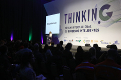A palestrante inglesa Cordia Lewis, especialista em governança digital e com passagem pela agência britânica de soluções digitais, afirmou que as administrações públicas precisam facilitar a vida do cidadão. Ela destacou a visibilidade do encontro em Foz do Iguaçu. Foto: Jaelson Lucas/ANPr