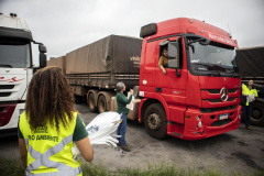 A empresa pública Portos do Paraná retomou o projeto Porto em Ação, que leva serviços gratuitos aos caminhoneiros que esperam no Pátio de Triagem do Porto de Paranaguá e passa a acontecer toda primeira segunda-feira do mês. Foto: Claudio Neves/Portos do Paraná