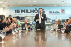 Governador Carlos Massa Ratinho Junior assina liberação de recursos para pavimentação de vias urbanas de Colombo  -  Curitiba, 04/07/2019  -  Foto: Rodrigo Félix Leal/ANPr