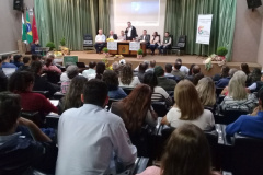 Cerca de 150 pessoas, entre secretários municipais de Agricultura, agricultores familiares, integrantes de movimentos sociais e de comunidades tradicionais, como quilombolas e indígenas, participam nesta quinta (4) da 3ª Conferência Regional de Segurança Alimentar Nutricional, que acontece na sede do Instituto Agronômico do Paraná (Iapar), em Londrina.  -  Londrina, 04/07/2019  -  Foto: Divulgação Iapar