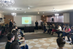 Servidores e profissionais de 201 prefeituras do Paraná recebem instruções sobre o preenchimento no sistema do Cadastro Único para Programas Sociais (CadÚnico). Foram disponibilizadas 12 turmas, com 300 vagas, para capacitação que contempla profissionais dos municípios. A ação desenvolvida pela Coordenação de Proteção Social Básica da Secretaria da Justiça, Família e Trabalho, em conjunto com a Caixa Econômica Federal, acontece até 23 de agosto, em Curitiba. Foto: Divulgação/SEJUF