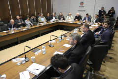 A Controladoria-Geral do Estado (CGE) apresentou nesta terça-feira (16), durante reunião de secretariado, a metodologia de trabalho do Observatório da Despesa Pública (ODP), criado para ampliar o controle de gastos de custeio do Estado, como folha de pagamento e contratos.
Curitiba, 16-07-19.Foto: Arnaldo Alves / ANPr.