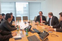 O governador Carlos Massa Ratinho Junior deu prosseguimento à extensa agenda em Nova York, nos Estados Unidos, com uma série de encontros com alguns dos principais fundos de investimento do mundo nesta quarta-feira (17). Ele detalhou todas as oportunidades de investimento no Estado.