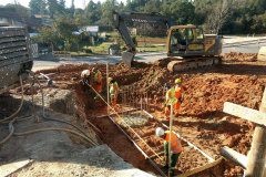 O Departamento de Estradas de Rodagem do Paraná (DER-PR) está investindo R$ 40 milhões em obras de rodovias da Região Metropolitana de Curitiba. Estão em andamento a duplicação da PR-417, no trecho entre Curitiba e Colombo, que também contará com novos viadutos, e a pavimentação com paver da PR-092, no município de Doutor Ulysses. Foto: Divulgação/DER