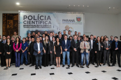 O governador Carlos Massa Ratinho Júnior dá posse a mais de 90 peritos oficiais, no Palácio Iguaçu. Os profissionais integrarão o efetivo da Polícia Científica do Paraná e, após formação, serão distribuídos no Estado, conforme a necessidade. Curitiba, 22/07/2019 -Foto: Geraldo Bubniak/ANPr