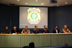 Oficiais e praças de diversas unidades da Polícia Militar do Paraná, principalmente das especializadas, participam nesta quinta e sexta-feira (25 e 26), em Foz do Iguaçu, do 1º Simpósio de Operações Policiais Militares de Fronteira. Foto: Soldado Ismael Ponchio