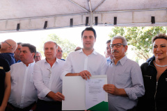 Pavimentação de ruas, melhoria em quadras poliesportivas, revitalização de praça, construção de barracões industriais e compra de equipamentos rodoviários são os principais investimentos que 15 municípios da região Norte do Paraná farão com apoio do Governo do Estado