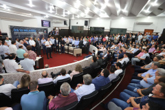 O governador Carlos Massa Ratinho Junior participa nesta sexta-feira (09), em na câmara de Toledo, a liberação de recursos para municípios da região Oeste. Participaram: prefeito de Toledo, Lucio De Marchi; secretário Chefe da Casa Civil, Guto Silva; de Desenvolvimento Urbano, João Carlos Ortega; do Planejamento, Valdemar Jorge e da Infraestrutura e Logística, Sandro Alex; deputados e demais autoridades.Toledo, 09-08-19.Foto: Arnaldo Alves / ANPr.