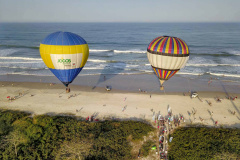Os Jogos de Natureza e Aventura foram abertos oficialmente neste sábado (10), em Matinhos, com vários shows que animaram o público. O governador Carlos Massa Ratinho Junior esteve no local e reforçou a opção de fazer do turismo, especialmente no Litoral, um dos pilares do desenvolvimento econômico e social do Paraná. Foto: José Fernando Ogura/AEN