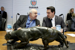 Pelo menos 78 esculturas originais do paranaense João Turin, que fazem parte do acervo do Estado, irão compor o memorial em homenagem ao artista, que será construído no Parque São Loureço, em Curitiba. O governador Carlos Massa Ratinho Junior e o prefeito Rafael Greca assinaram nesta quarta-feira (14), no Palácio Iguaçu, um protocolo de intenções que formaliza o repasse das obras de arte à prefeitura, para que sejam expostas no memorial.