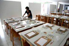 Quem visitar o Museu Oscar Niemeyer no domingo, dia 18, poderá aproveitar a programação especial da equipe do Educativo. Das 11h às 17h, acontecerá a oficina Pintura em Acrílica, no Subsolo. Já às 16 horas, a equipe do Educativo mediará uma visita à exposição Declaração de Princípios. Foto: Divulgação/MON