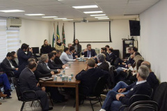 O secretário de Estado da Saúde, Beto Preto, recebeu nesta quarta-feira (21) prefeitos e secretários municipais da região Oeste do Estado e reafirmou a importância da participação e da construção conjunta do Planejamento Regional Integrado (PRI), que servirá de base para a elaboração do Plano Estadual de Saúde para o período 2020 a 2023. Foto: SESA