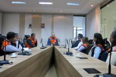 A Coordenadoria Estadual de Proteção e Defesa Civil recebeu nesta semana integrantes da Defesa Civil de Minas Gerais. Eles vieram conhecer a estrutura e os processos de trabalho do órgão paranaense, que é referência na área e possui um dos mais conhecidos sistemas do Brasil. A visita começou segunda-feira e se encerrou nesta sexta-feira (30). Foto: Divulgação/Defesa Civil
