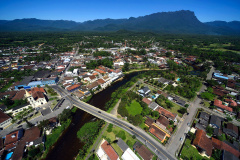 Foi apresentada na Defesa Civil, no Palácio das Araucárias, nesta quinta-feira (29), a Carta
Geotécnica Síntese que trata da adequalbilidade a ocupação na Região Leste da Serra do Mar,
elaborada pelo Núcleo de Geologia da Defesa Civil Estadual. A Carta engloba as áreas
suscetíveis em Morretes e Paranaguá, tendo em vista a prevenção de possíveis ocorrências de
desastres naturais nestes municípios que foram fortemente afetados no desastre de 2011. Foto: Denis Ferreira Netto/SEDEST
