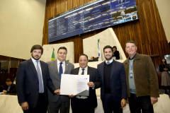 O Governo do Paraná quer melhorar as estruturas do Estado e de municípios para inibir práticas ilegais no serviço público. Nesta desta segunda-feira (02) foi entregue na Assembleia Legislativa o projeto de lei para a criação do Fundo de Combate à Corrupção. A proposta prevê a rastreabilidade dos recursos desde a entrada até sua destinação.Curitiba,02/09/2019 Foto:Jaelson Lucas / AEN