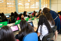 Estudantes de diversas escolas estaduais do Paraná participaram de preparações presenciais para o desafio Change the Game, projeto de programação do Google Play apoiado pela Secretaria de Estado da Educação e do Esporte e exclusivo para garotas. Foto: Divulgação/SEED