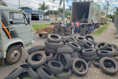Um acordo firmado pela Secretaria de Estado do Desenvolvimento Sustentável e a Associação Nacional da Indústria de Pneumáticos (Anip) levará as ações de logística reversa de pneus aos 399 paranaenses. Dirigentes da secretaria e da Anip se reuniram nesta semana, em Curitiba, para tratar da logística reversa de pneus e sua destinação adequada no Paraná.Foto: Divulgação/SEDEST