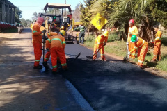 A PR-364, na região Centro-Oeste, está recebendo melhoria no trecho entre a BR-277, próximo a Guarapuava, até o final da pista pavimentada, logo após Goioxim, em uma extensão de 50,4 quilômetros