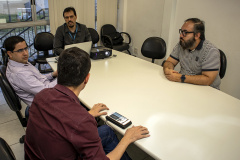 Uma equipe técnica do Porto de Suape, de Pernambuco, visitou nesta terça-feira (17) a Administração dos Portos do Paraná com o objetivo de conhecer o sistema integrado de gestão portuária adotado no Estado. O “AppaWeb” já é referência para outros portos do país. Só este ano, esta é a terceira administração portuária que manifesta interesse no modelo paranaense.