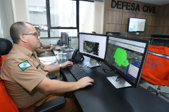 Defesa Civil alerta população sobre eventos climáticos com mensagens de celular. Foto: Rodrigo Felix Leal/AEN
