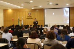 Os novos servidores estaduais iniciaram nesta segunda-feira (23) o Curso de Integração Funcional promovido pela Escola de Gestão do Paraná (EGP). Esta é a primeira vez que o Estado organiza uma formação de caráter sistêmico, para preparar os novos servidores públicos para suas atividades no poder executivo estadual.Foto: Gilson Abreu/AEN