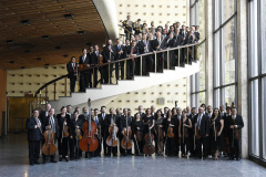 A Orquestra Sinfônica do Paraná (OSP) abre novas vagas para músicos dos instrumentos violino, viola, violoncelo, flauta, clarineta, fagote, oboé e trombone. As inscrições já estão abertas e vão até o dia 14 de outubro. As provas serão no período de 04 a 17 de novembro no Teatro Guaíra, em Curitiba. Os novos músicos serão contratados pelo Serviço Social Autônomo PalcoParaná. O edital está disponível no site: http://palcoparana.org Foto: Kraw Penas/SEEC