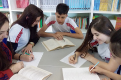 O Governo do Estado enviou para votação na Assembleia Legislativa o projeto de lei que propõe a instituição do Programa de Intercâmbio Internacional Ganhando o Mundo, da Secretaria de Estado da Educação e do Esporte. O projeto foi encaminhado ao Legislativo na quarta-feira (25).

